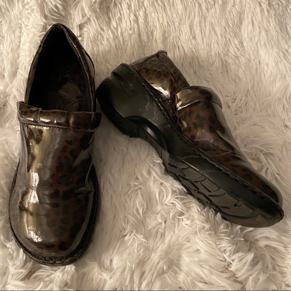 Born BOC leopard print clogs, size 9, EUC - Picture 3 of 8